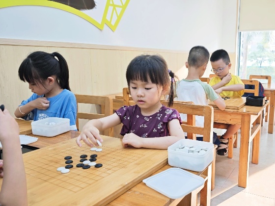 3、我們這一周的照片分享又再次回到了我們小棋手們的課堂日常_副本.jpg