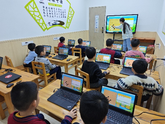5、一起來看看我們在多媒體課室上課的小棋手們的上課表現(xiàn)吧_副本.jpg